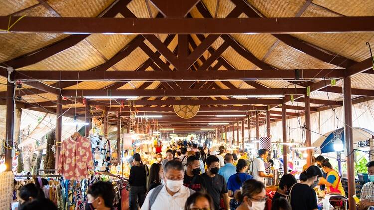 Bang Namphueng Weekend Market