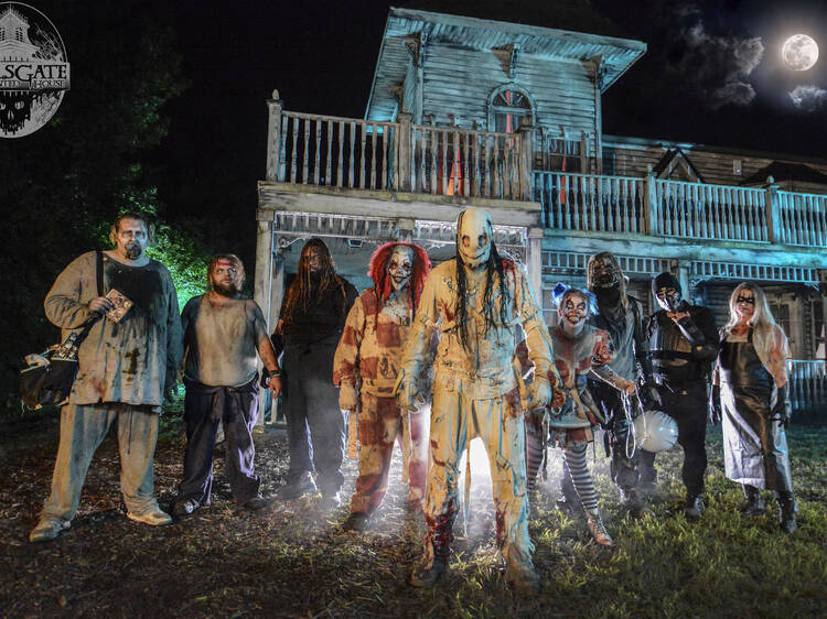 12 spooky haunted houses near Chicago