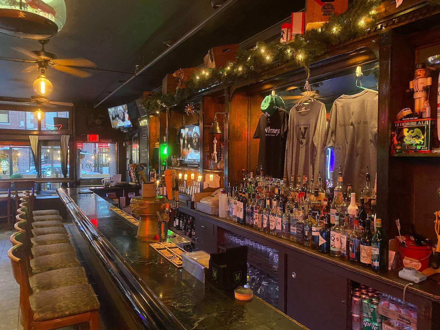 Best College Bars in Boston Young Crowds, Cheap Drinks