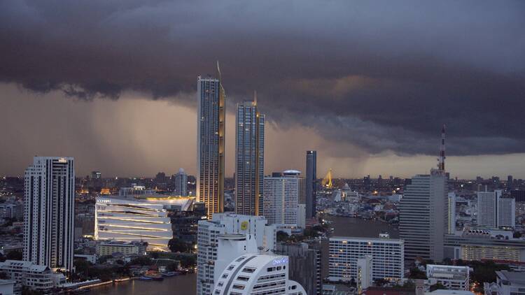 Heavy rain hits Bangkok