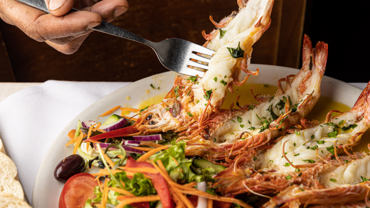 Butterflied prawns and salad