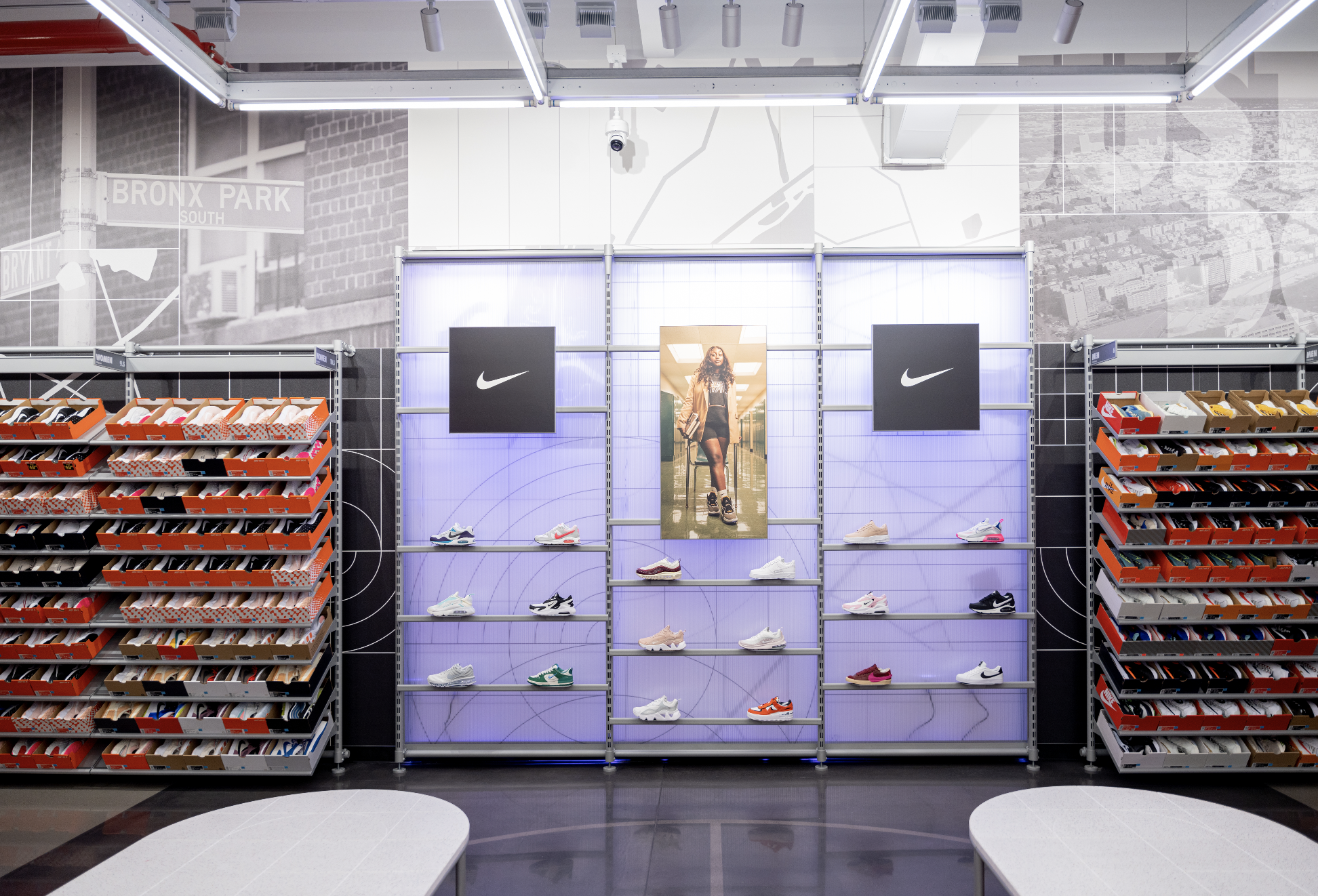 malla fertilizante silencio The first-ever Nike store in the Bronx just opened in NYC