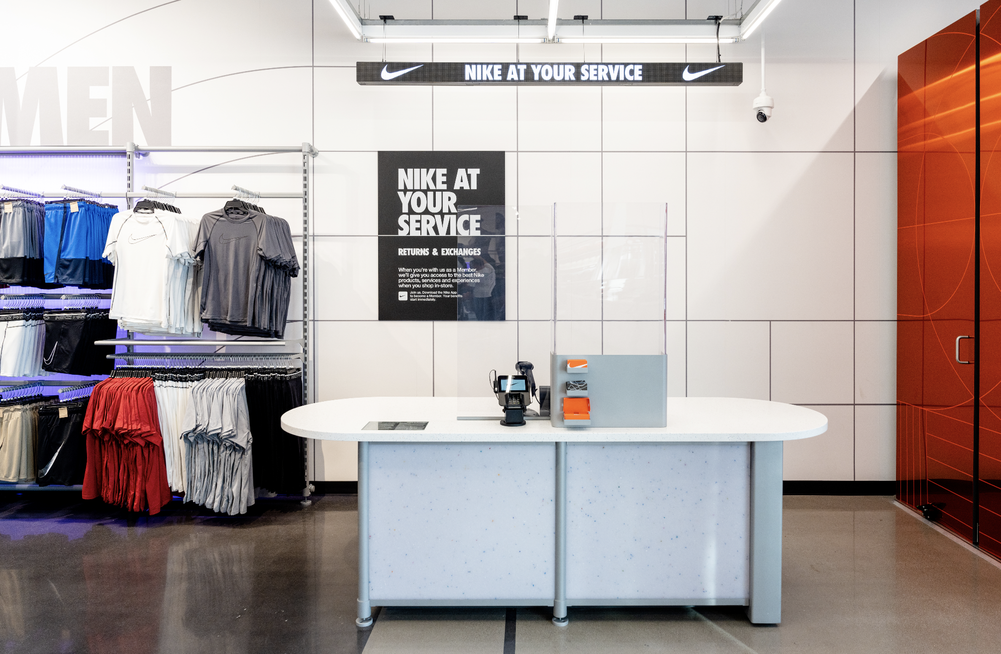 Overzicht Dank u voor uw hulp Kolonisten The first-ever Nike store in the Bronx just opened in NYC