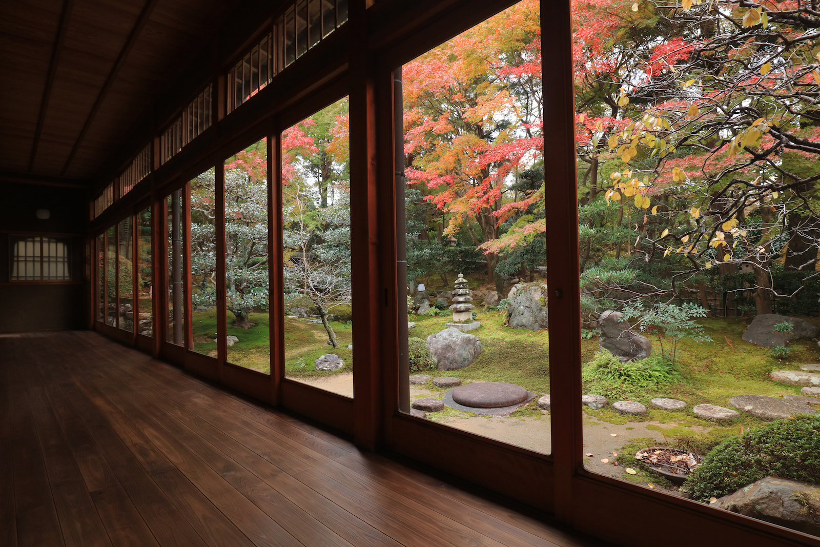 A private sub-temple at Tofukuji in Kyoto is open for autumn leaves ...