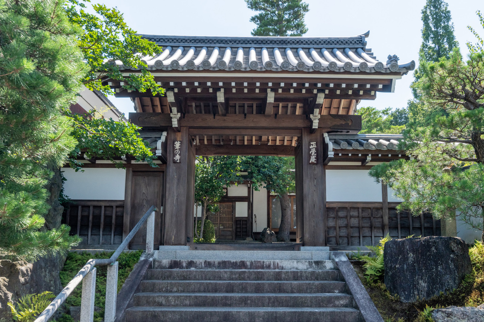 A private sub-temple at Tofukuji in Kyoto is open for autumn leaves ...