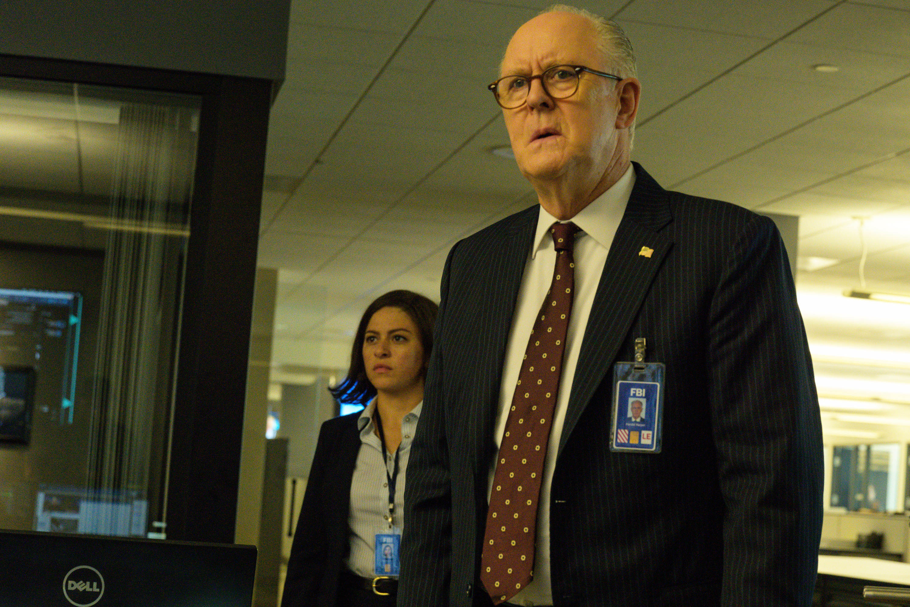 Alia Shawkat e John Lithgow em ‘O Velho’