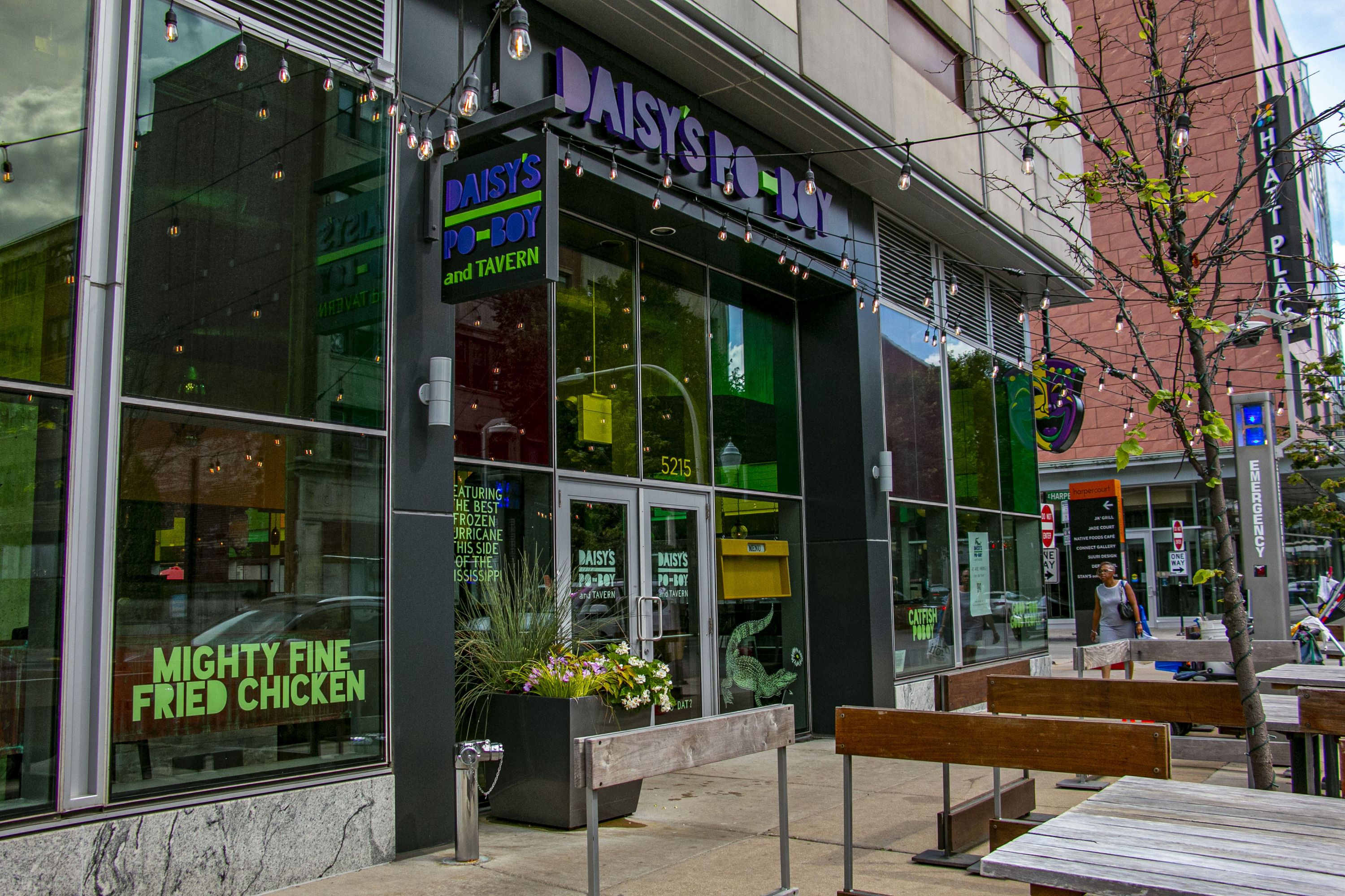 Daisy's PoBoy and Tavern Restaurants in Hyde Park, Chicago