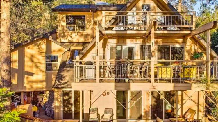 The ginormous lakeside cabin near Bass Lake