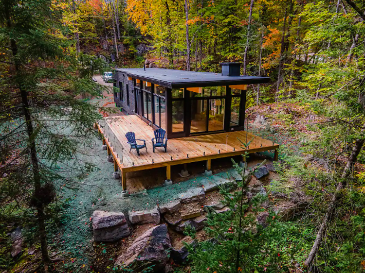 The forested cabin in La Conception, Québec