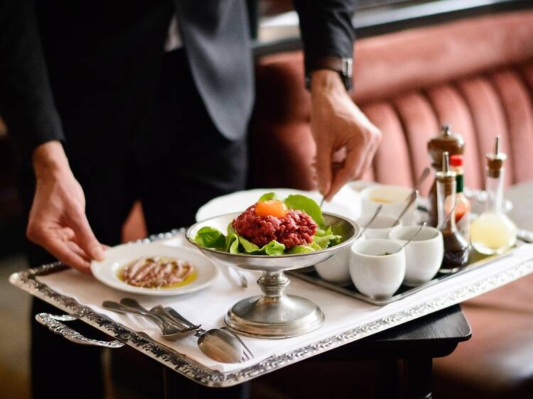 Serving steak tartare