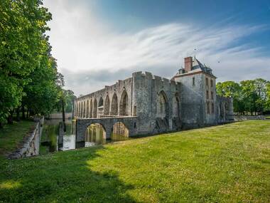 7 Best French Châteaux to Rent on Airbnb