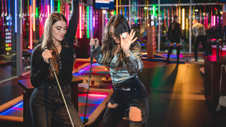 Play boozy mini golf at Puttshack