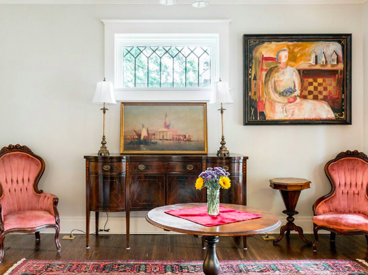 The charming Victorian suite in Germantown