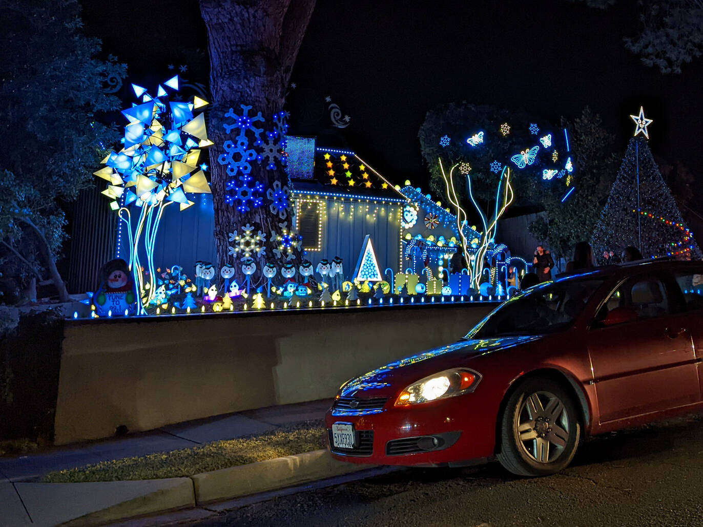 17 Best Places to See Christmas Lights in Los Angeles