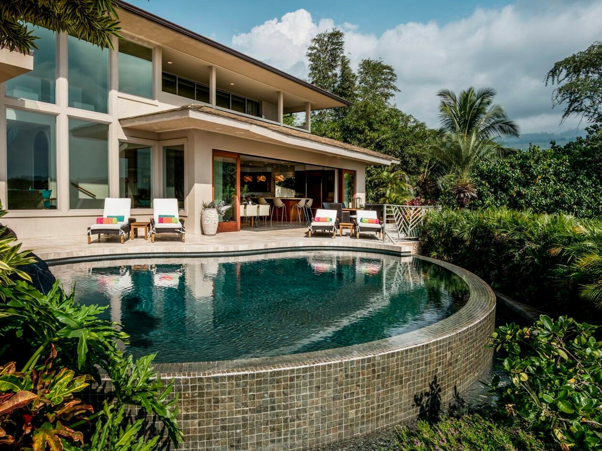 The 19 Best Airbnbs in Maui for a Tropical Haven