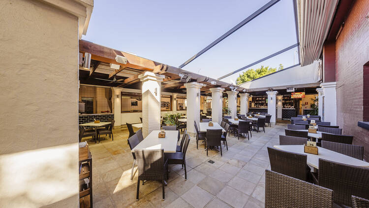 Norman Hotel and Garden grill patio