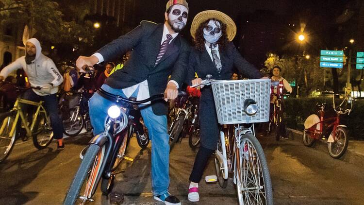 Paseo Nocturno en bicicleta Día de Muertos 2022