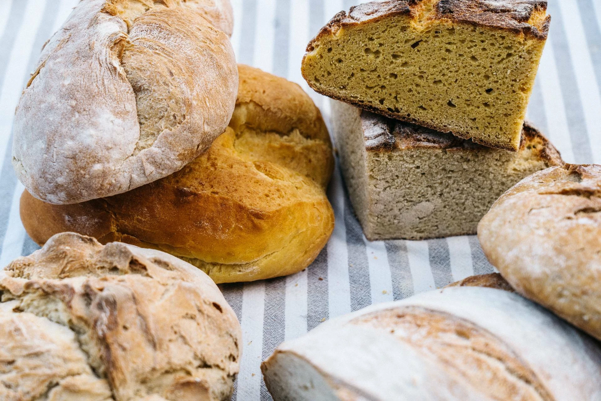 P&atilde;o do Torr&atilde;o, p&atilde;o da Lagoinha, p&atilde;o de azeite, broas e p&atilde;o de centeio de Lamego, p&atilde;o da Vidigueira
