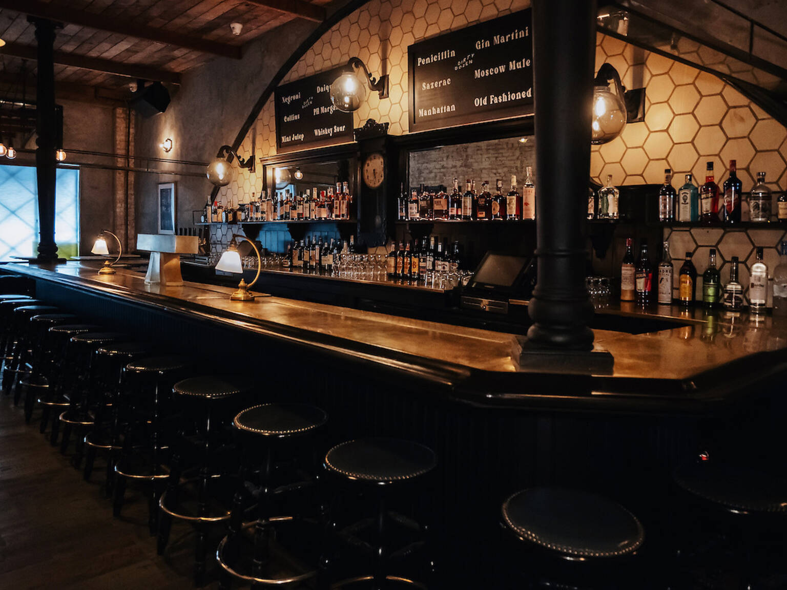 25 Best Dive Bars Los Angeles Has to Offer