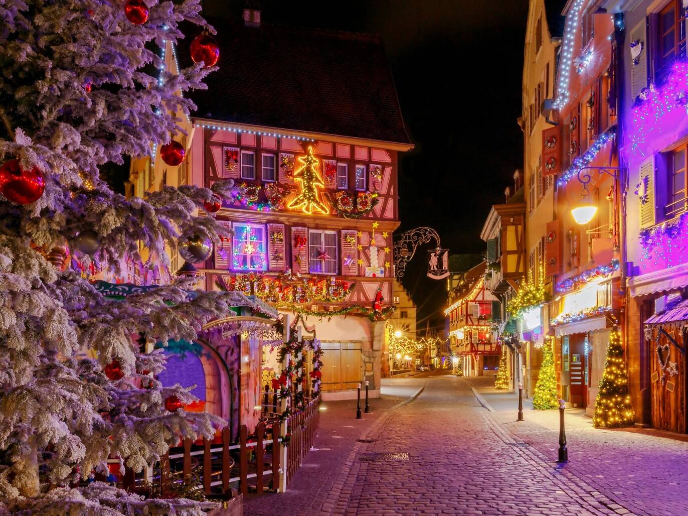 9 Best Christmas Villages and Towns In the World