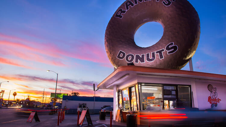 Randy's Donuts at sunset 