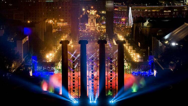 Festa de Cap d'Any 2015 a Montjuïc. Espectacle de llums vist des del MNAC