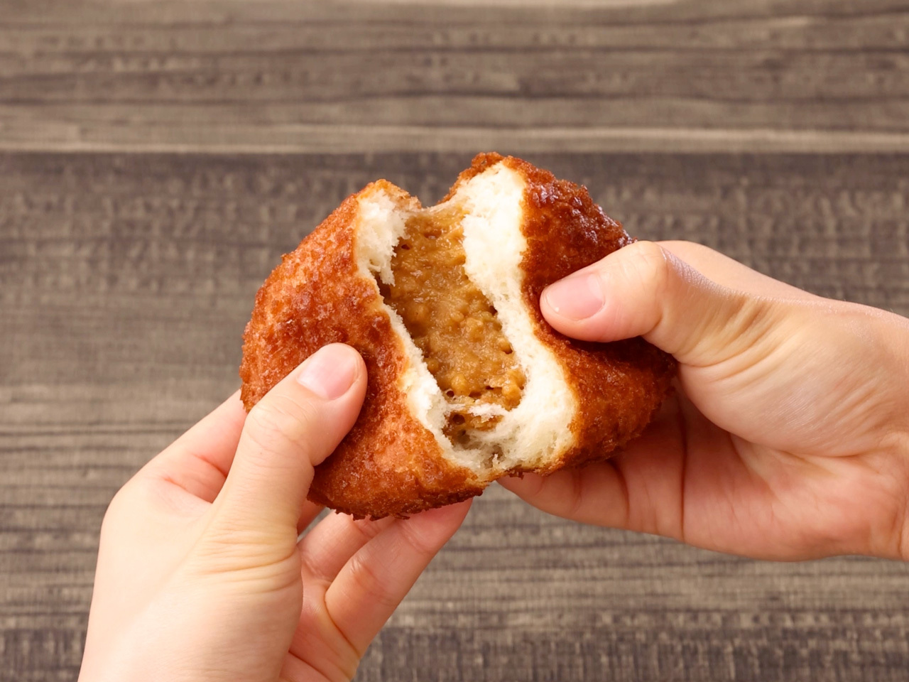 tokyo-banana-now-sells-banana-curry-doughnuts-in-tokyo-station