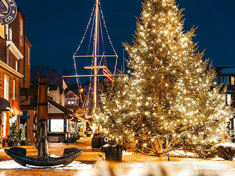 15 Best Christmas Cities in the USA to Visit for the Holidays