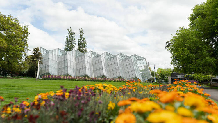 A faraway shot of the greenhouse at the Ballarat Botanical Gardens.