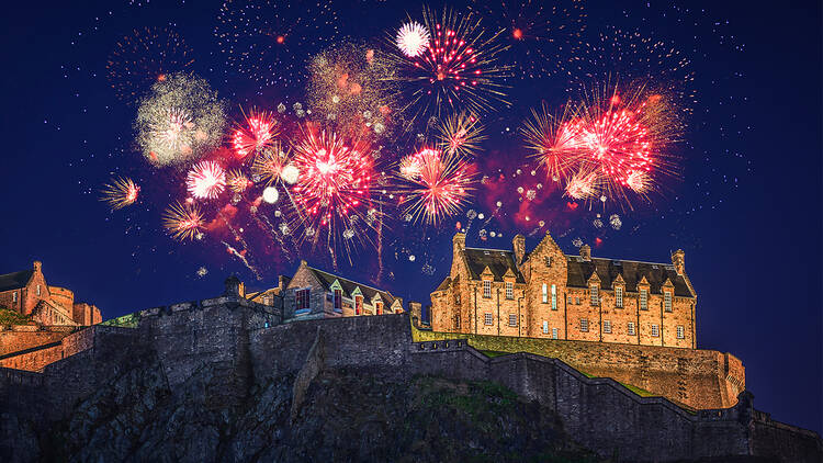 Edinburgh Hogmanay 2022 Guide to Fireworks, Events & Processions