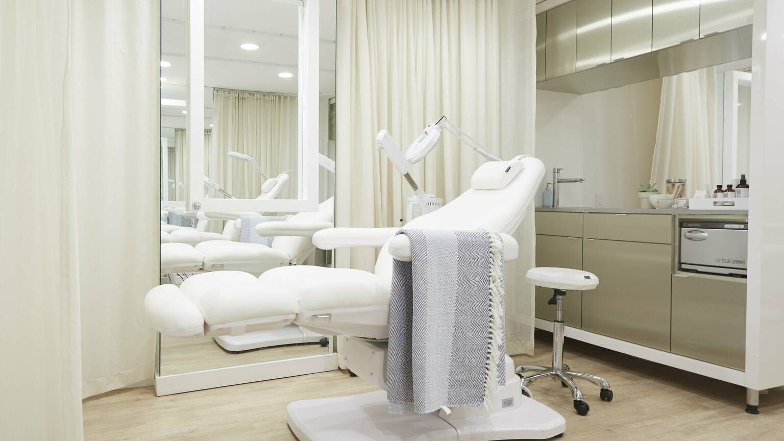 Silver Mirror Facial Bar Health and beauty in Midtown East, New York