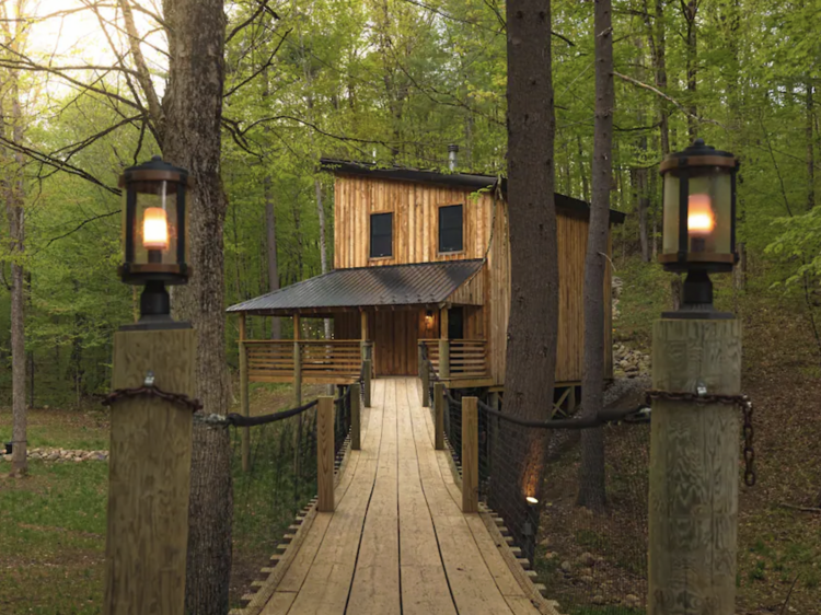 The designer treehouse in Adirondack