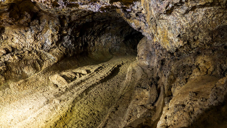 Play volcanologist in the Cueva del Viento