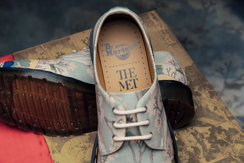 The new Dr Martens shoes feature Hokusai s famous Japanese prints