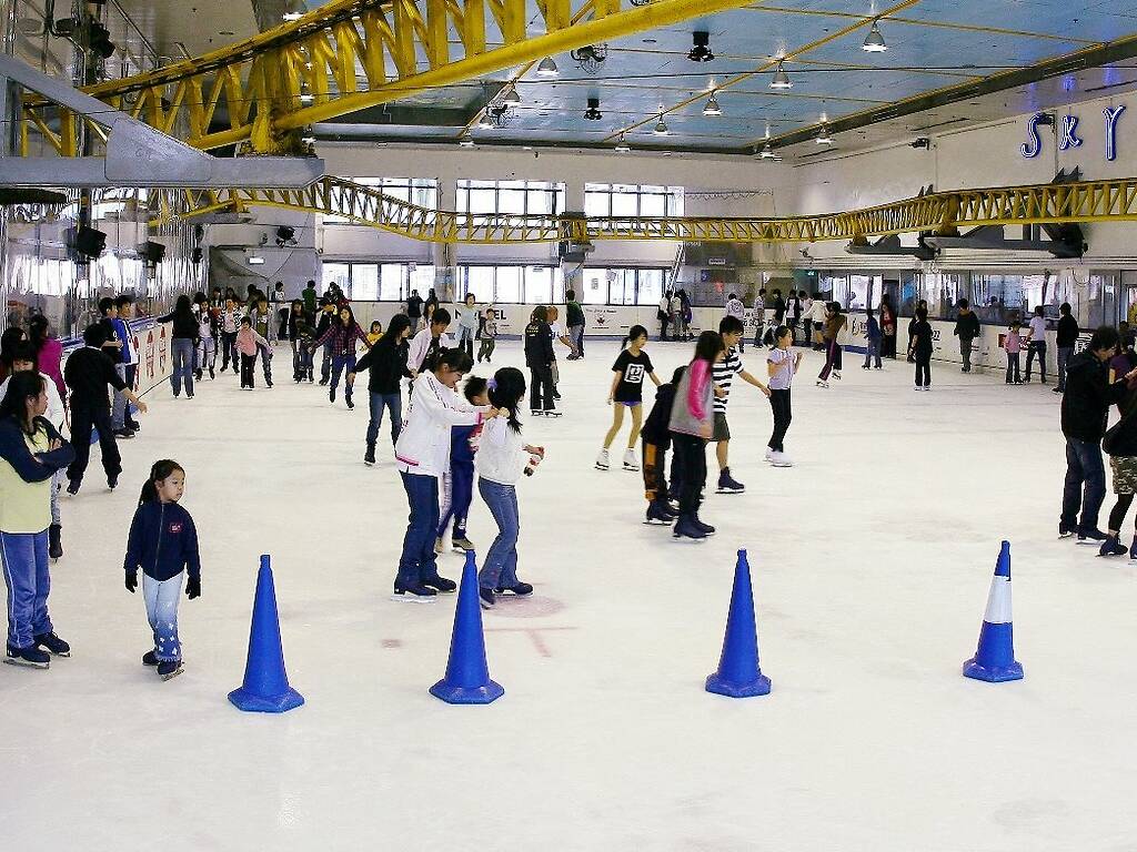 7 Best ice skating rinks in Hong Kong