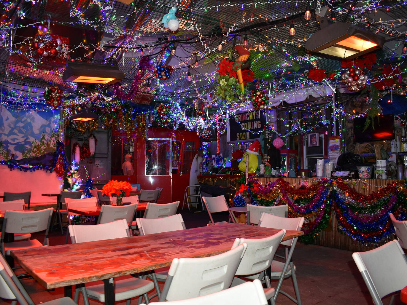 8 NYC bars open on Christmas Eve and Day, 2023