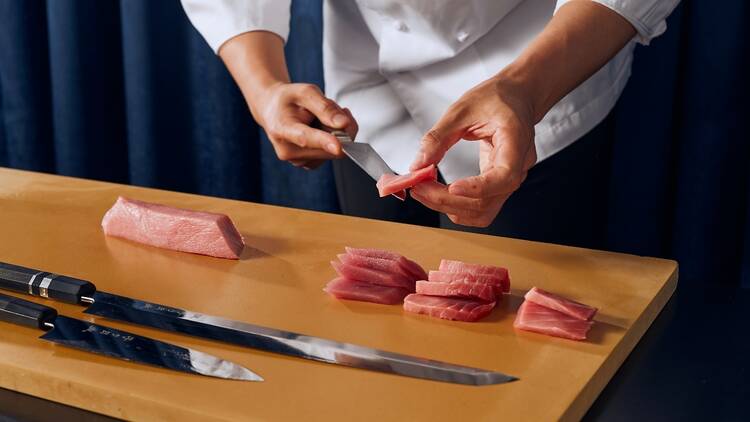 Chef Daniel Kwak slicing tuna at Sokyo