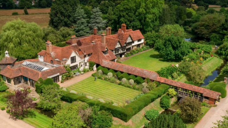 The oldest house in the UK