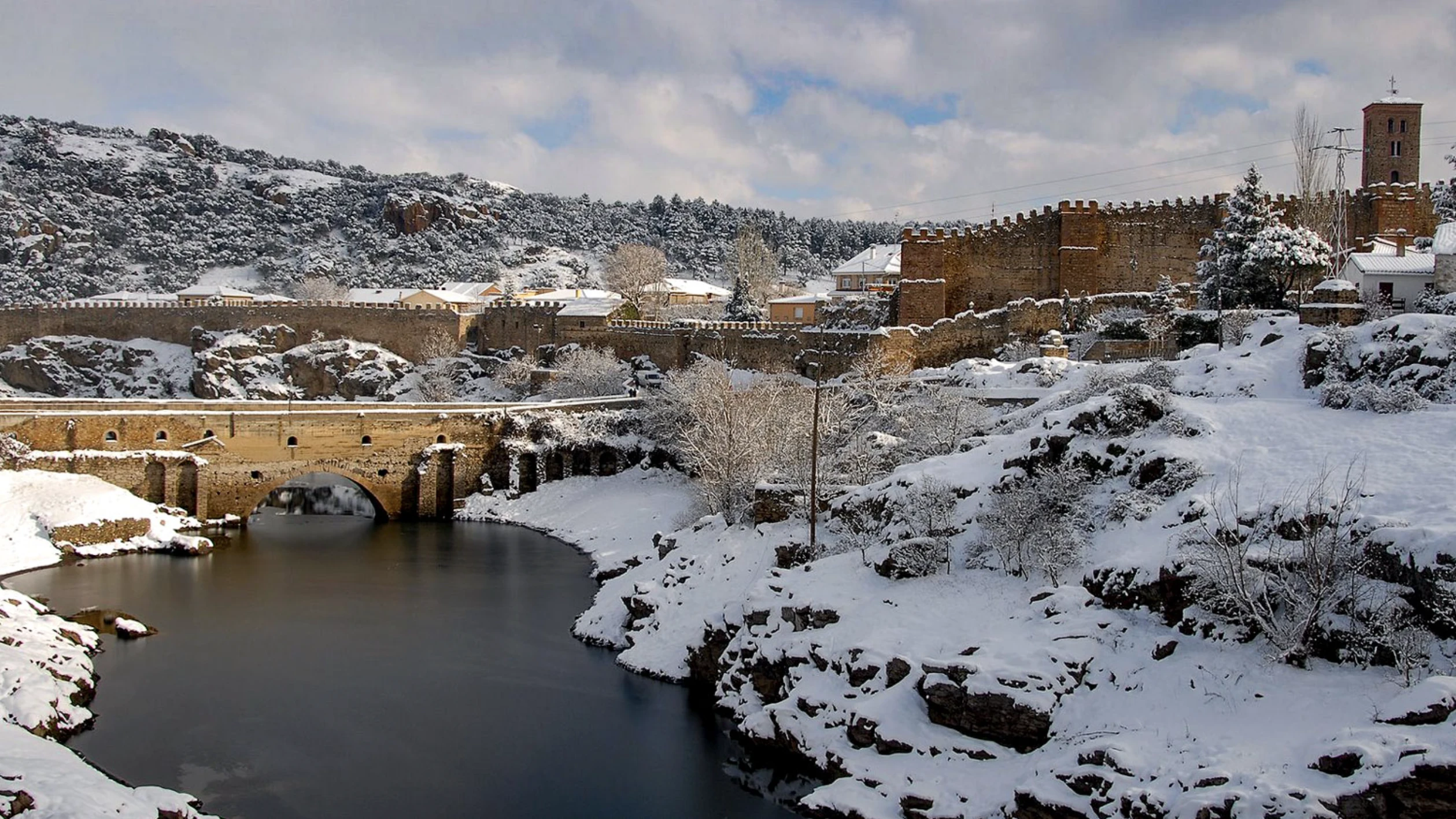 Buitrago de Lozoya, pueblo bonito de Madrid con nieve