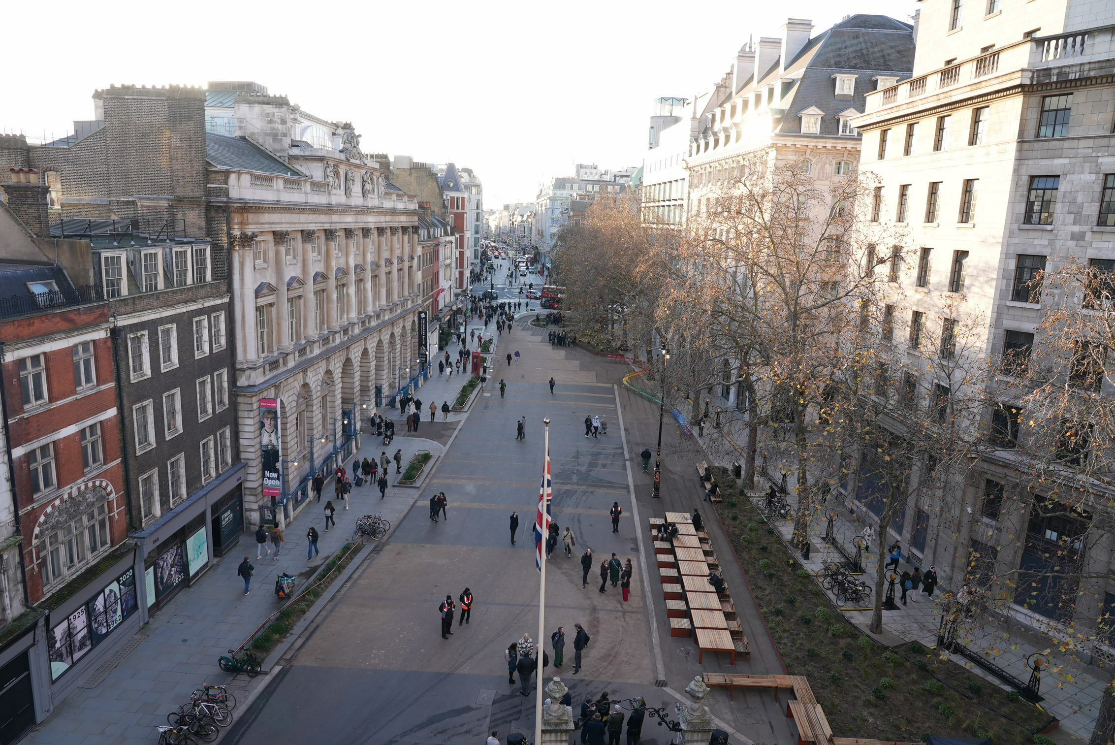 Oxford Street to be pedestrianised by 2020 - BBC News