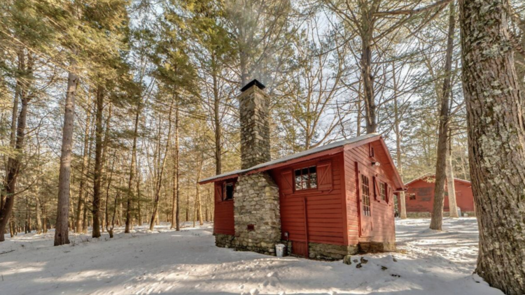 The secluded cabin in the woods of Milford