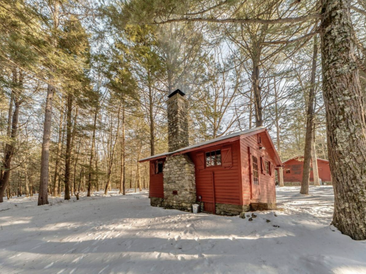 The secluded cabin in the woods of Milford