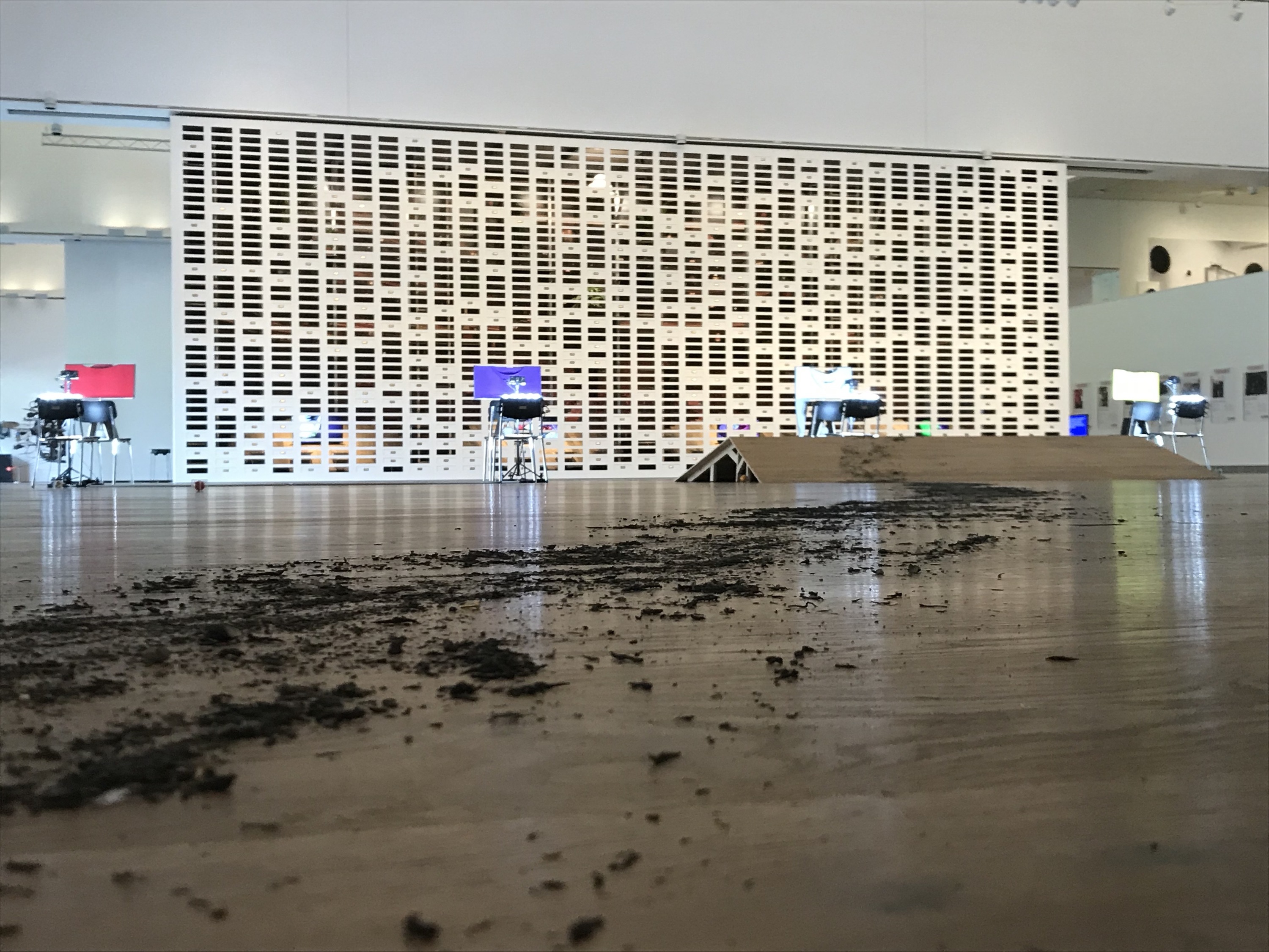 Sit, Down. Sit Down Please, Sphinx.：泉太郎