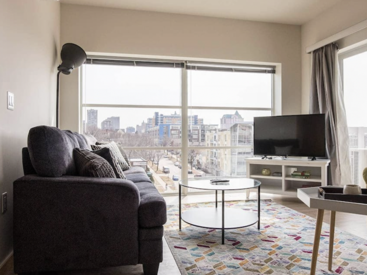 The sky high apartment with city views near Schlitz Park
