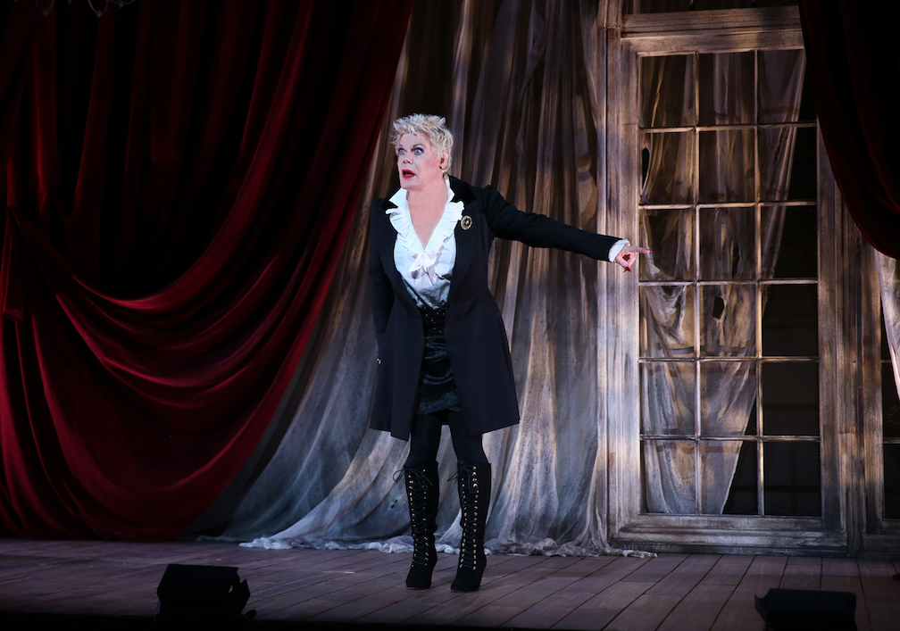 Eddie Izzard Great Expectations, Garrick Theatre review fun onewoman take on the Dickens classic Eddie Izzard Great Expectations, Garrick Theatre review fun onewoman take on the Dickens classic
