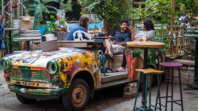 Szimpla Kert ruin bar, Budapest Szimpla Kert ruin bar, Budapest