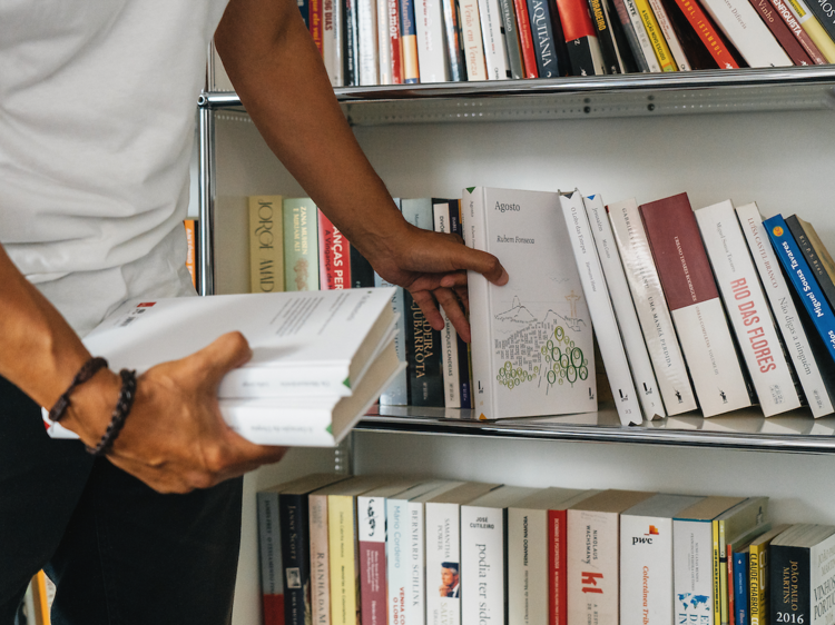 Como são feitas as capas dos livros em Portugal? “A grande maioria é uma receita gasta”