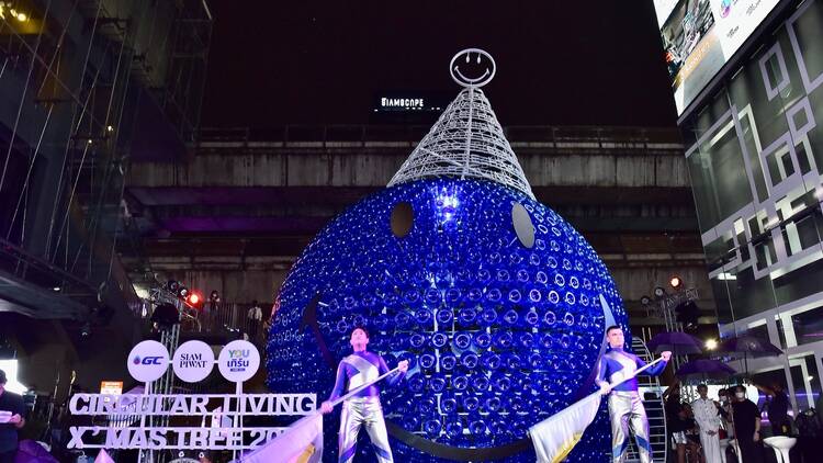 Smiley PET-bottle Christmas tree at Siam Discovery