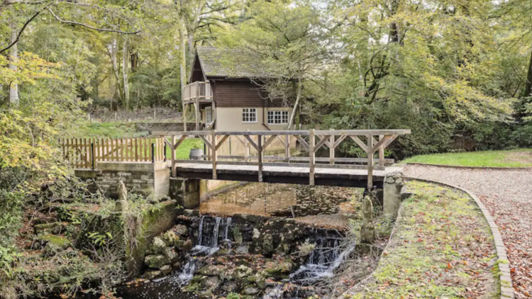 The romantic cottage in Brook