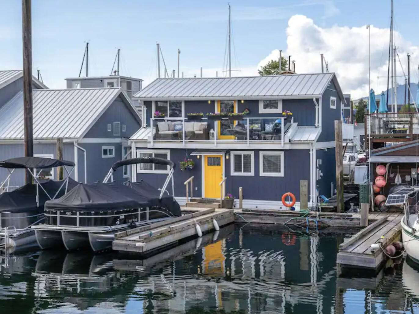 12 Best Airbnbs in Vancouver, BC | Trendy Vancouver Airbnbs
